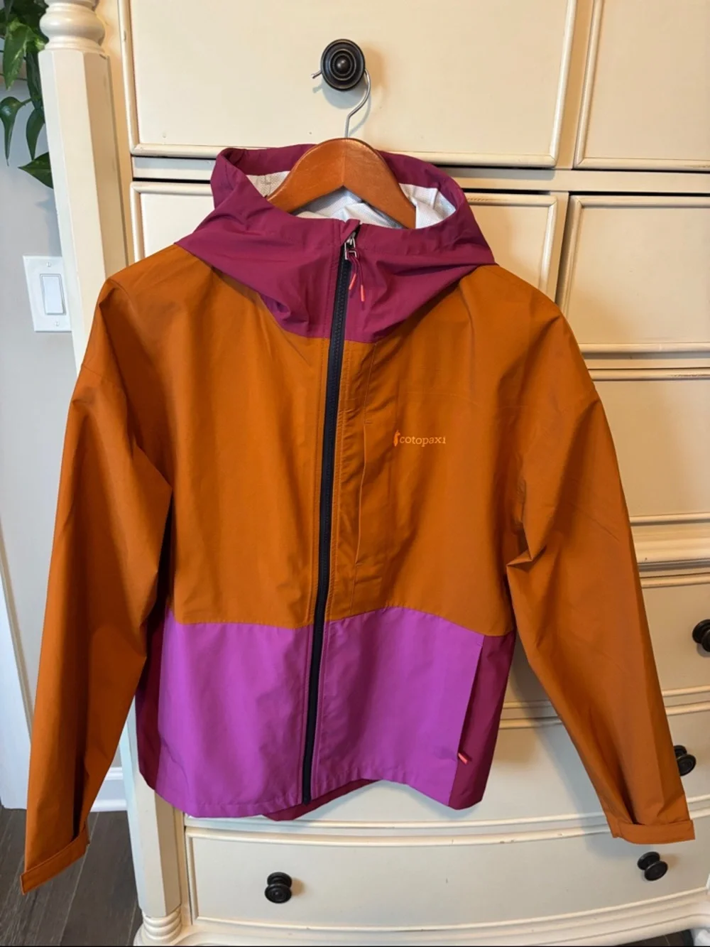 Cotopaxi Colorblock Hooded  Rain Shell Jacket - Rust Orange & Magenta - Picture 4 of 11